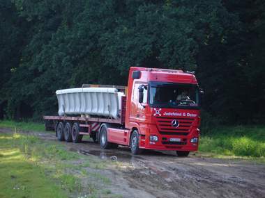 Erste Brücke aus Textil und Beton aufgestellt