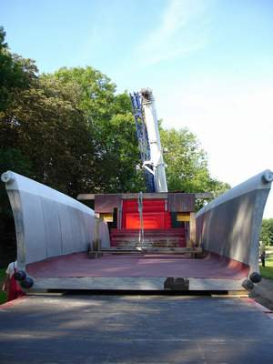 Erste Brücke aus Textil und Beton aufgestellt